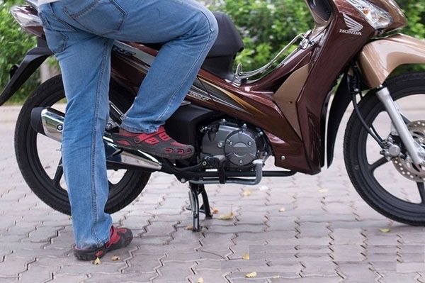 Hướng dẫn cách khắc phục ắc quy khô để lâu không dùng