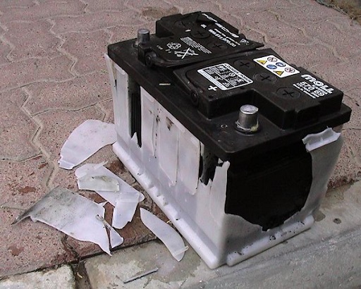 cách nhận biết ắc quy ô tô hỏng